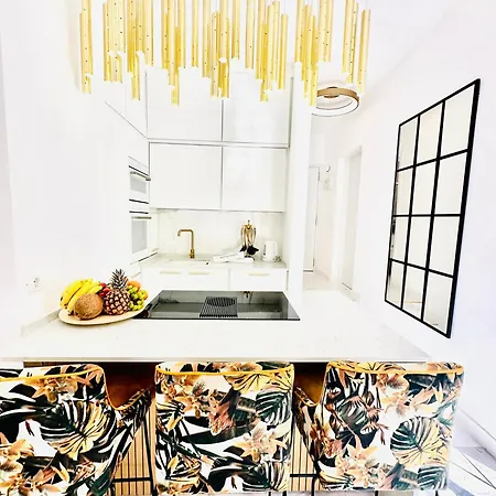 Luxury Fanabe With Private Garden דירה אדחה